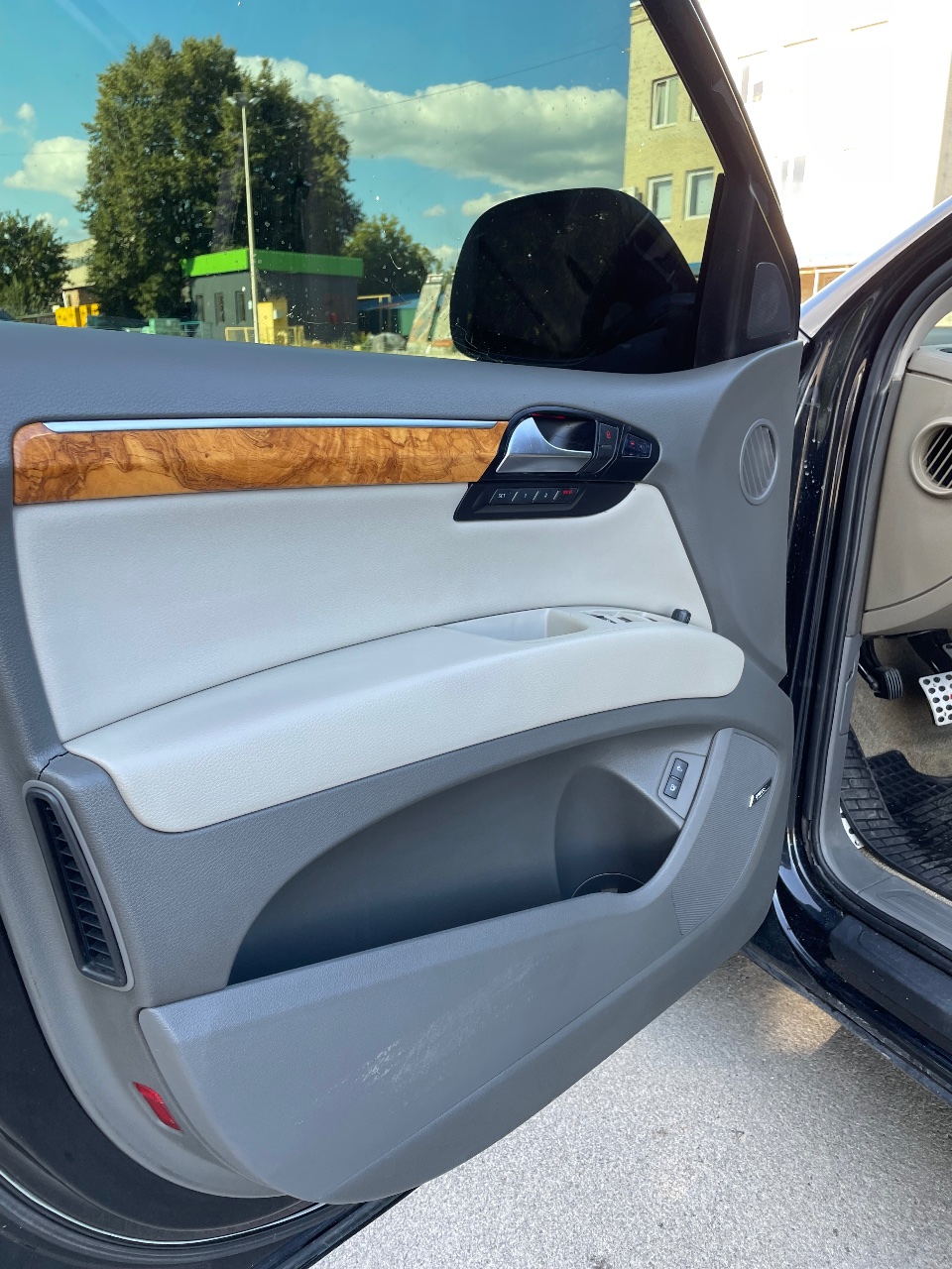 Audi Q7 - фото 11