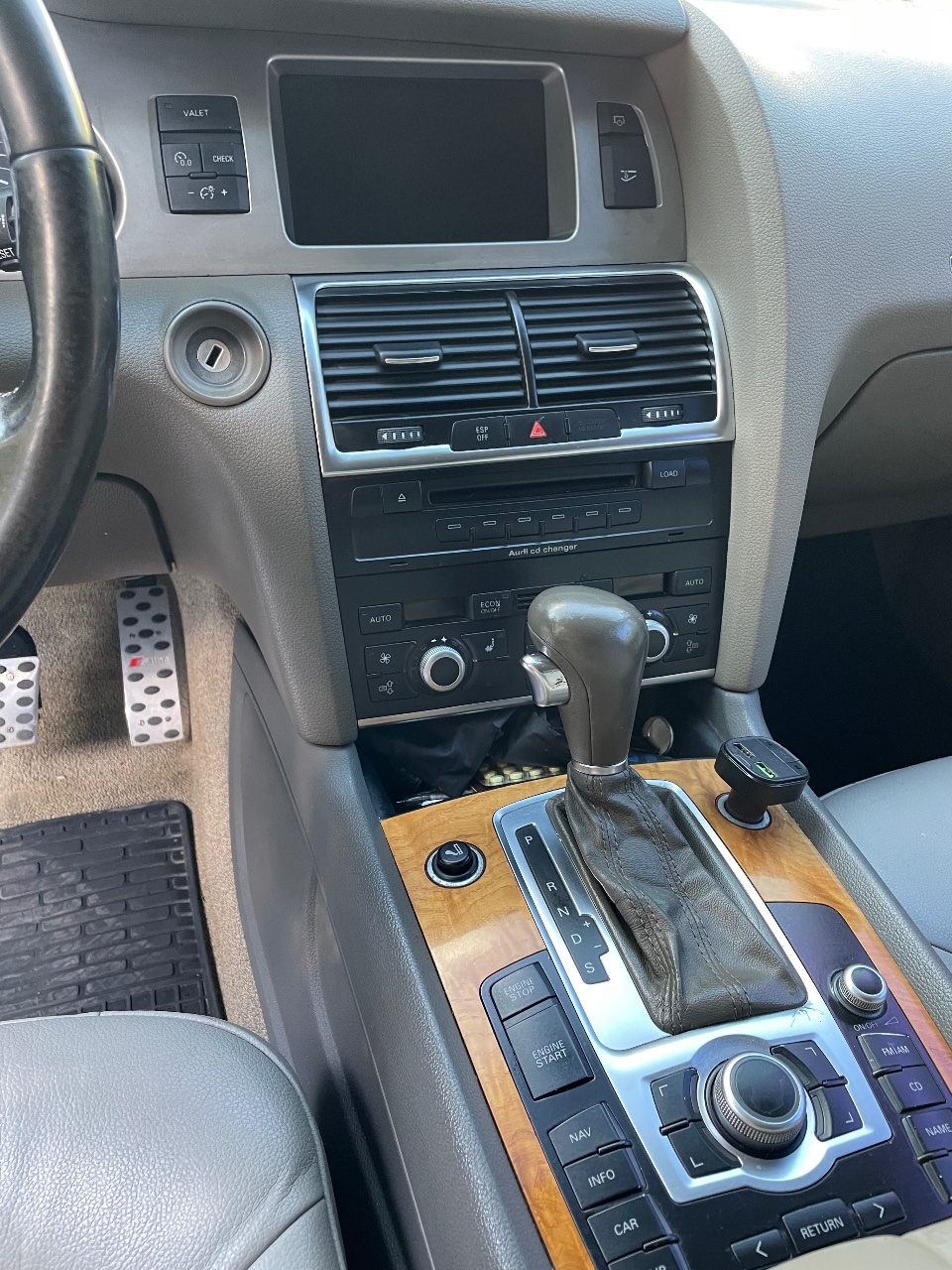 Audi Q7 - фото 6