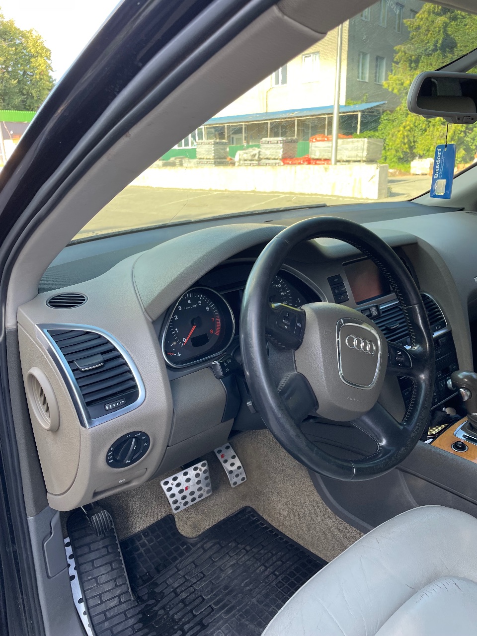 Audi Q7 - фото 16