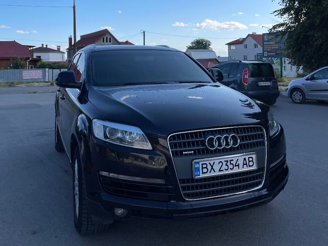 Audi Q7 - фото 1