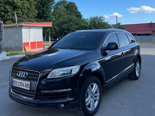 Audi Q7 - фото 2