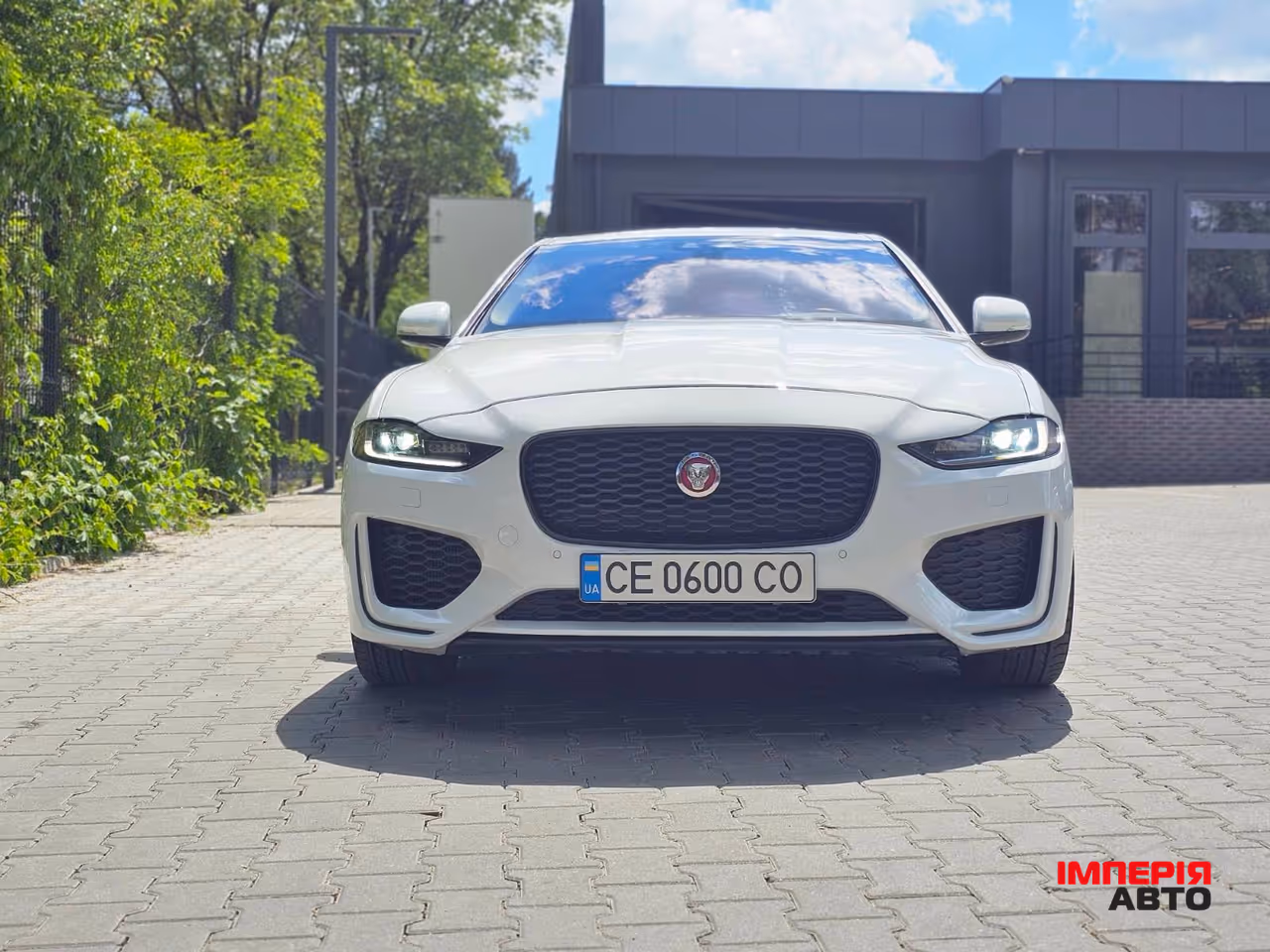 Jaguar XE - фото 11