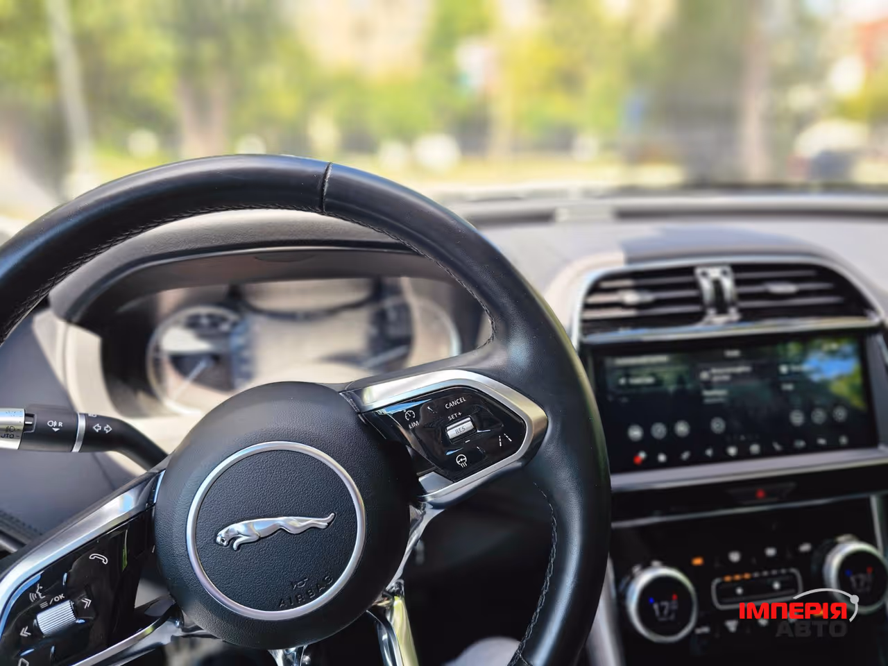 Jaguar XE - фото 2