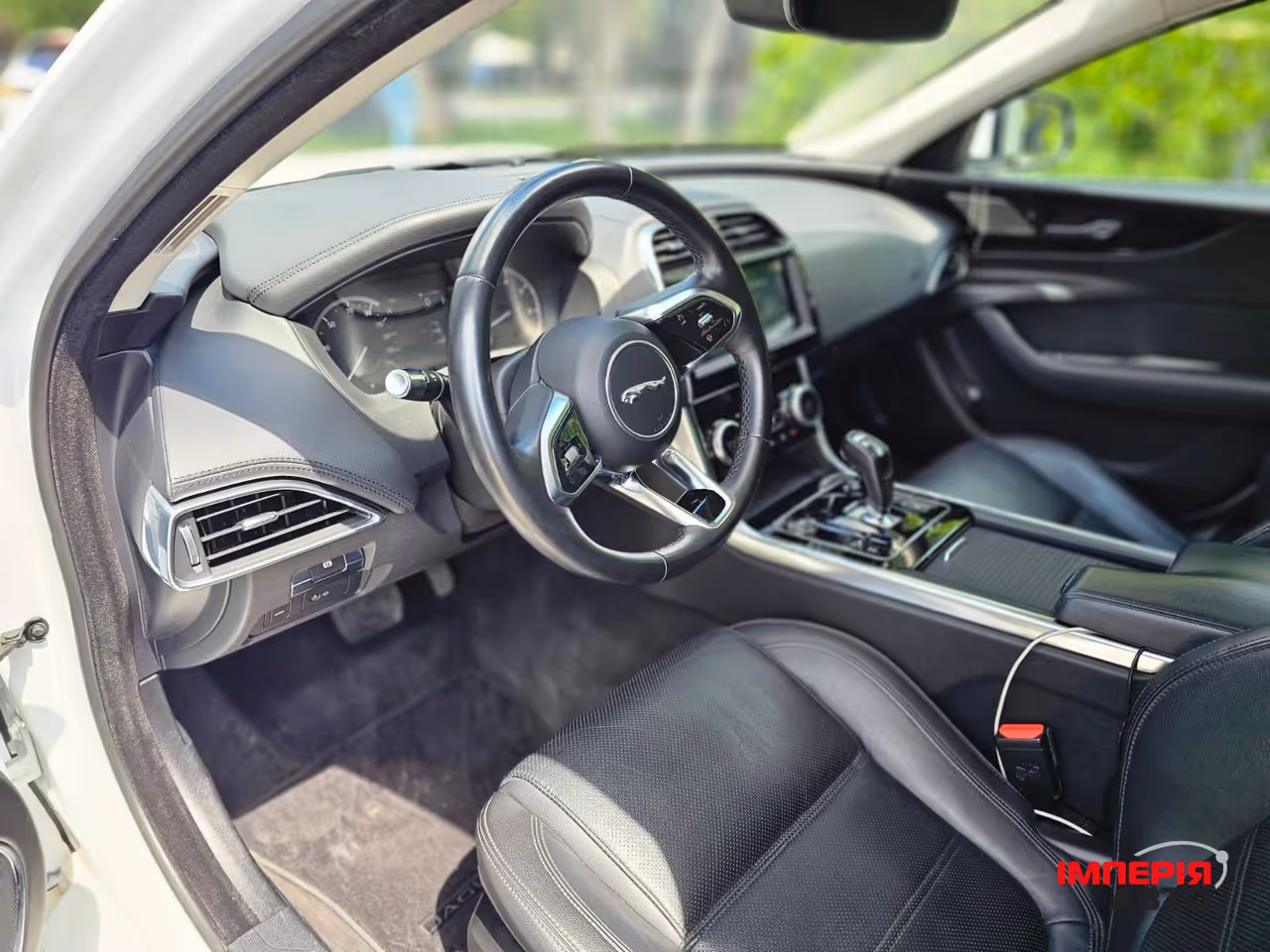 Jaguar XE - фото 3