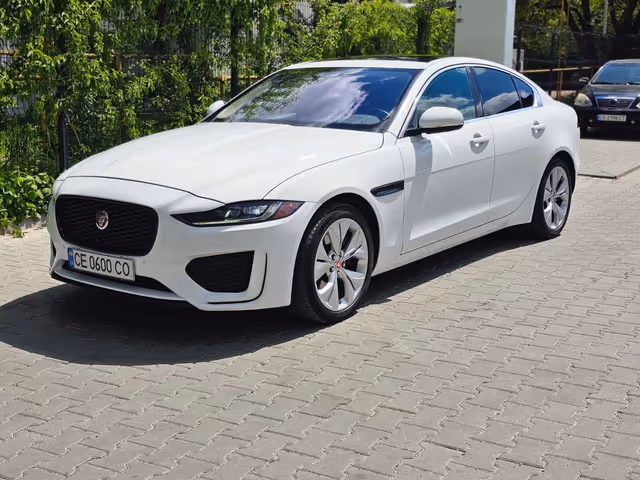 Jaguar XE - фото 4