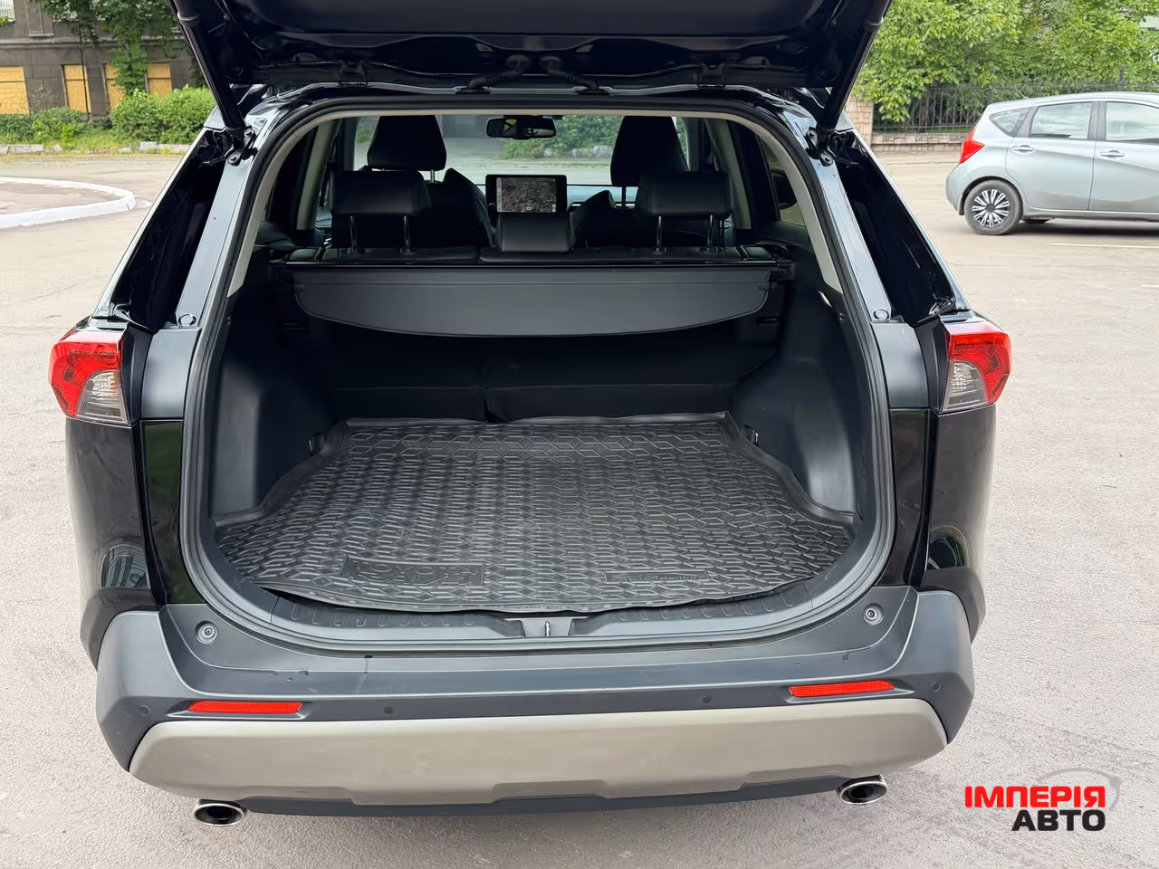 Toyota RAV4 - фото 1