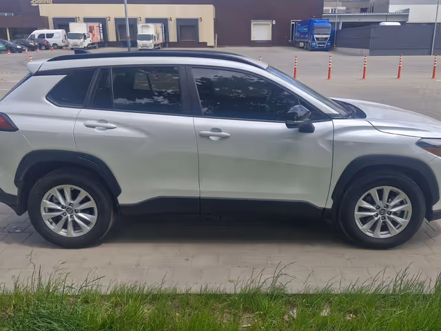 Toyota Corolla Cross - фото 2