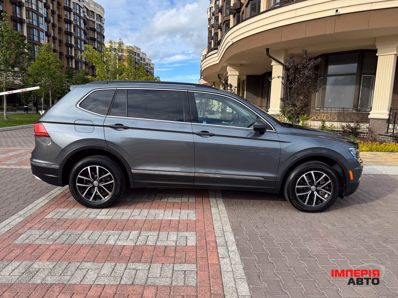 Volkswagen Tiguan - фото 8