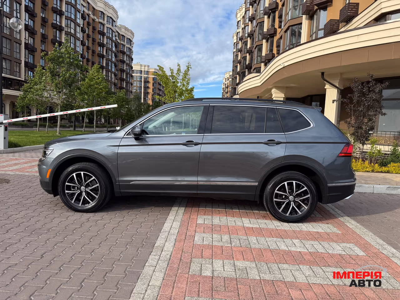 Volkswagen Tiguan - фото 7