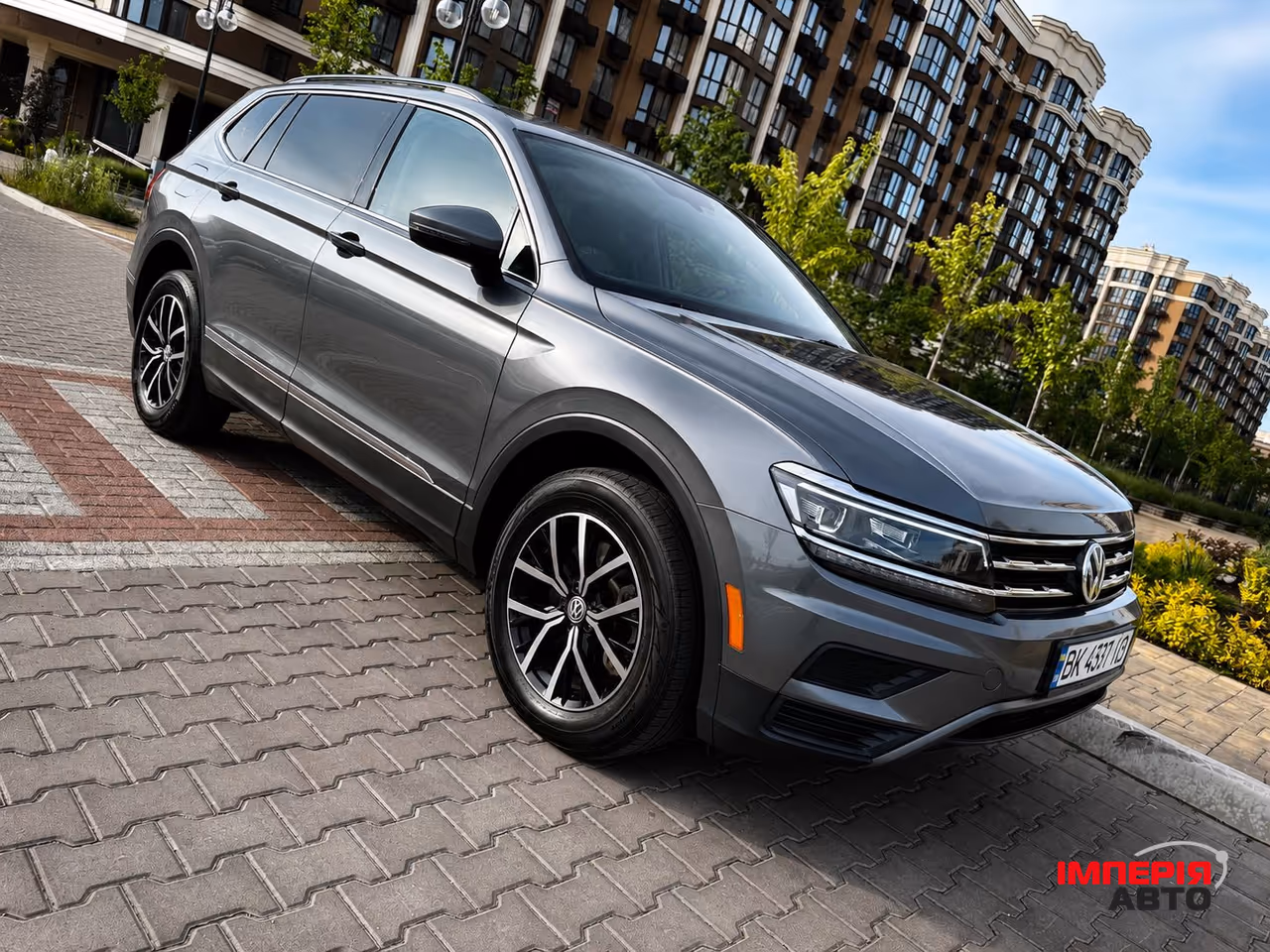 Volkswagen Tiguan - фото 1