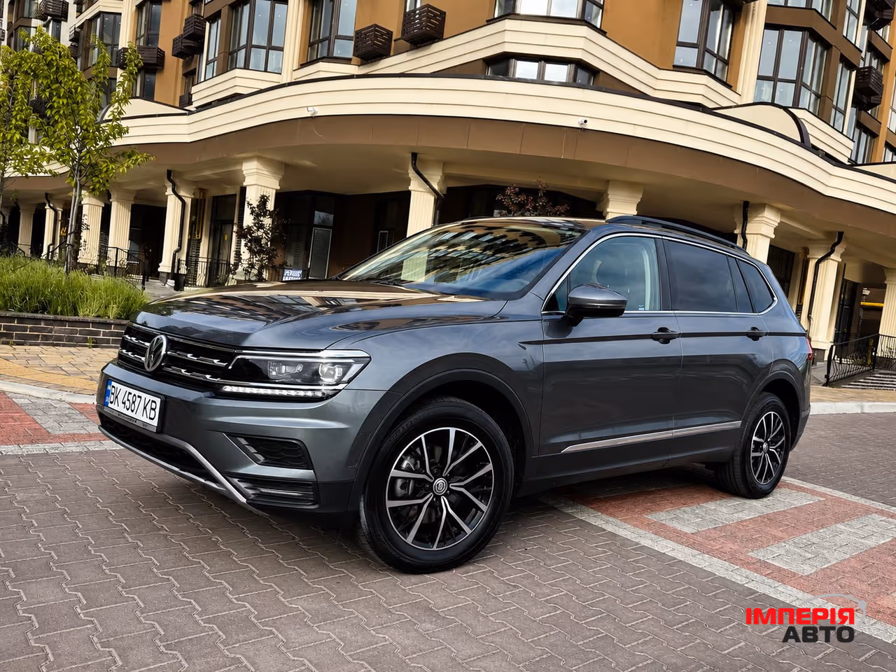 Volkswagen Tiguan - фото 2