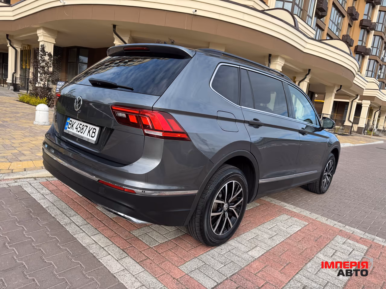 Volkswagen Tiguan - фото 3