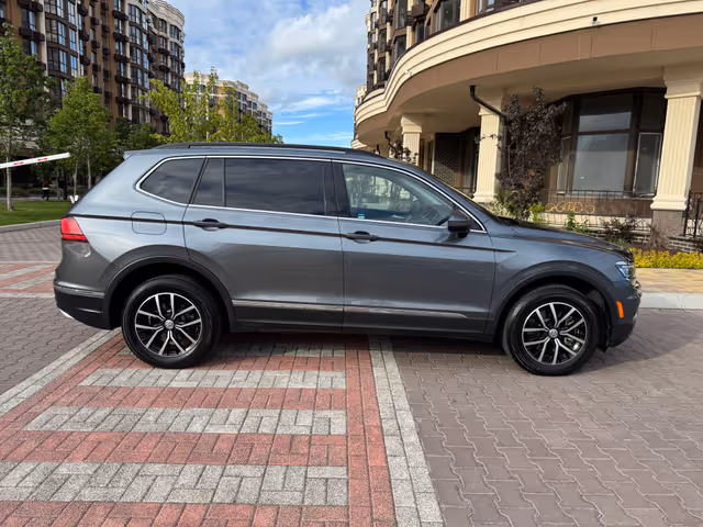 Volkswagen Tiguan - фото 2