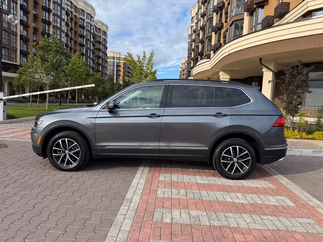 Volkswagen Tiguan - фото 5