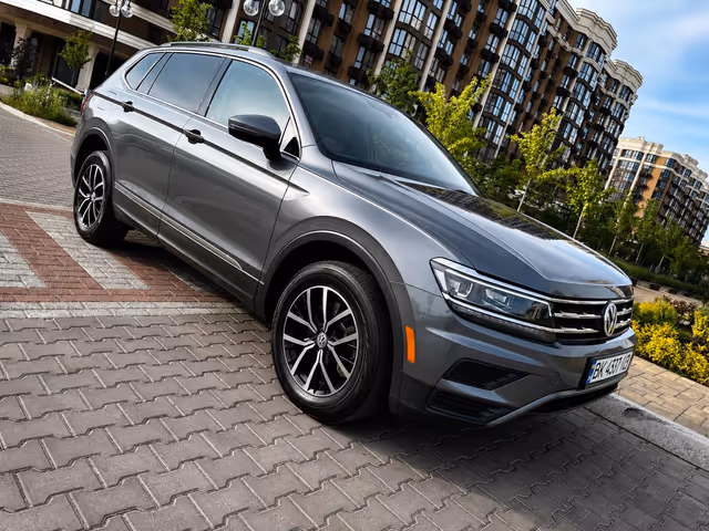 Volkswagen Tiguan - фото 1