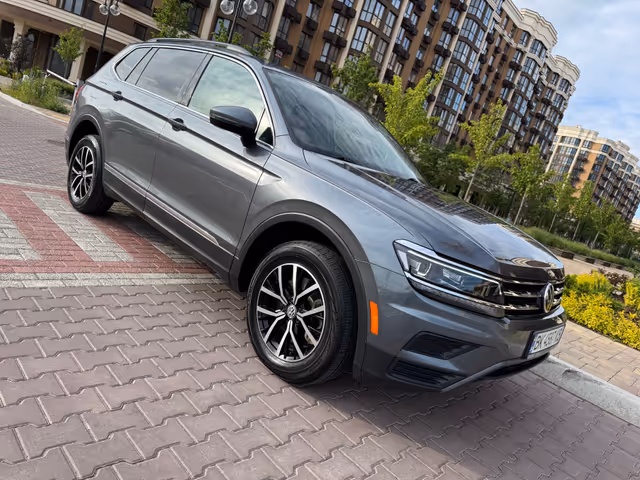 Volkswagen Tiguan - фото 1