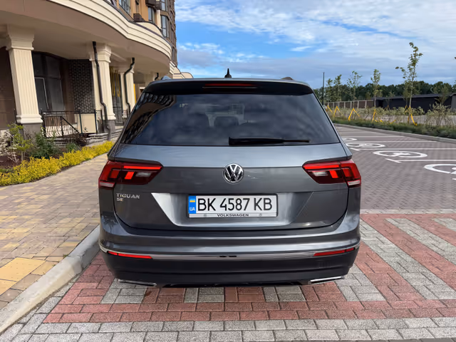 Volkswagen Tiguan - фото 3