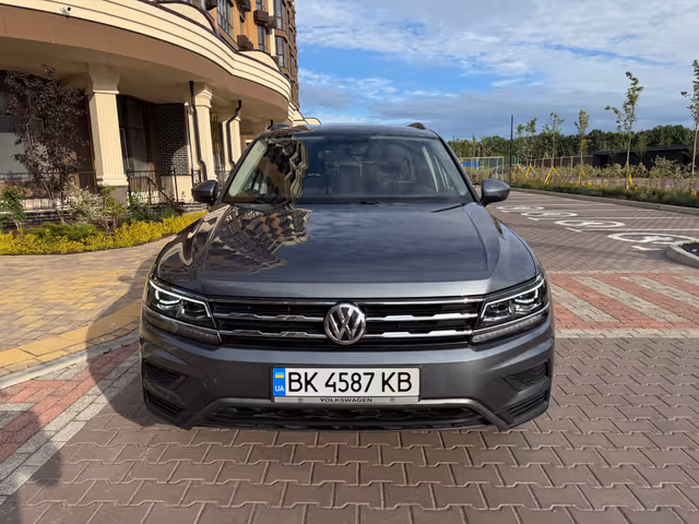 Volkswagen Tiguan - фото 4