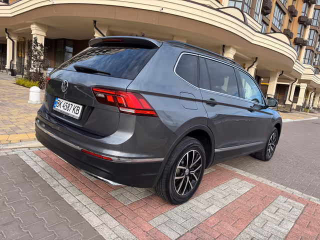 Volkswagen Tiguan - фото 5