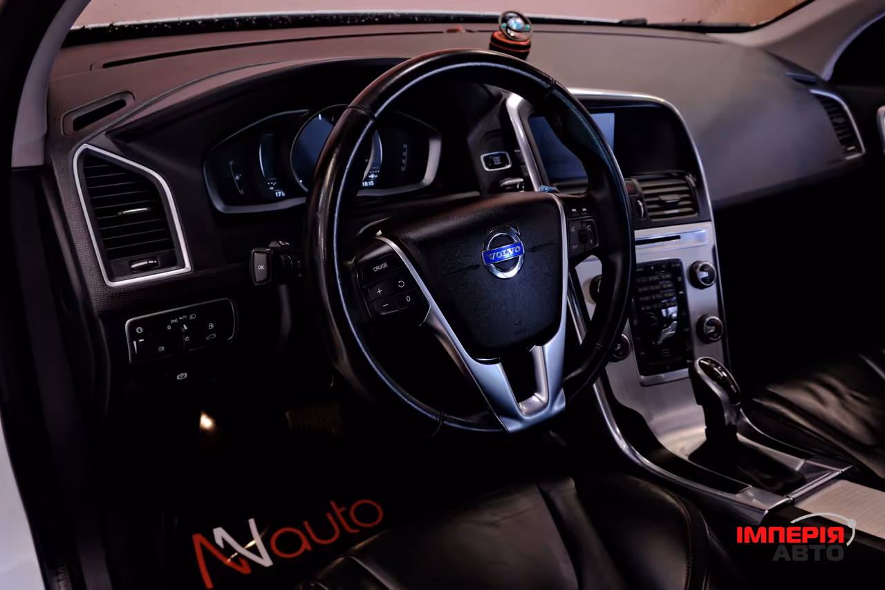Volvo XC60 - фото 7