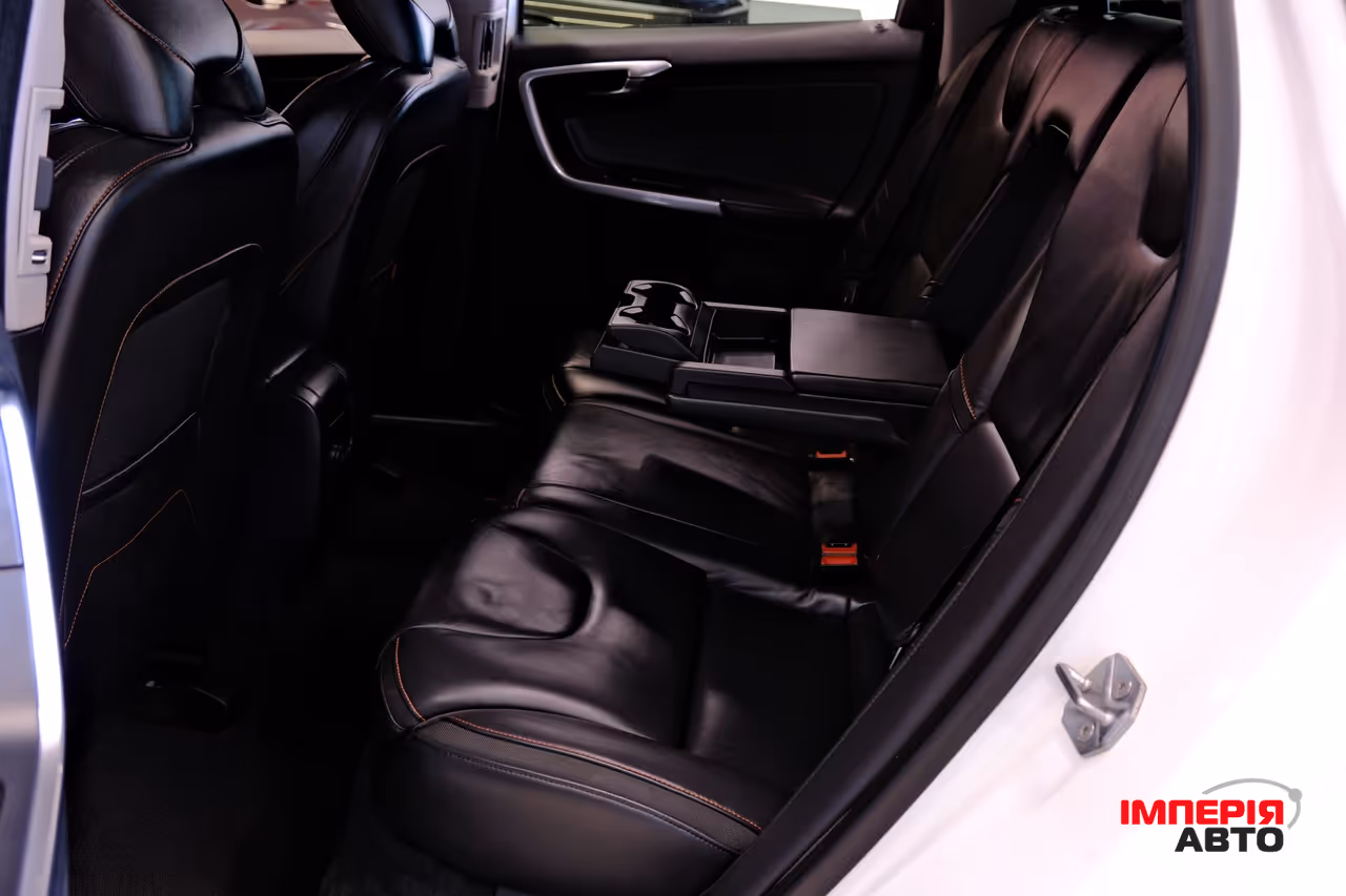 Volvo XC60 - фото 8