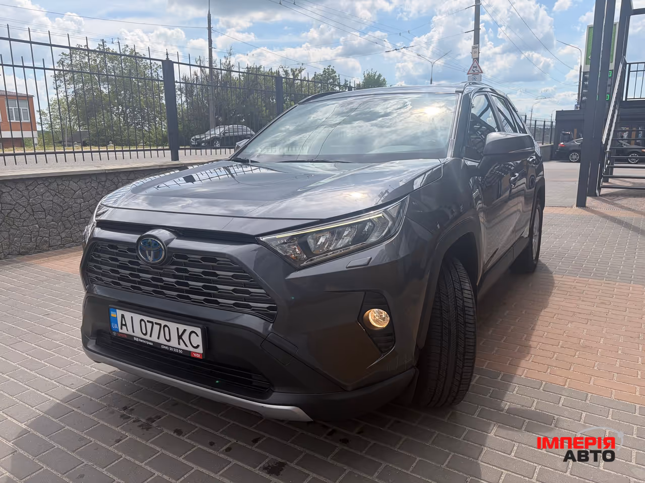 Toyota RAV4 - фото 2
