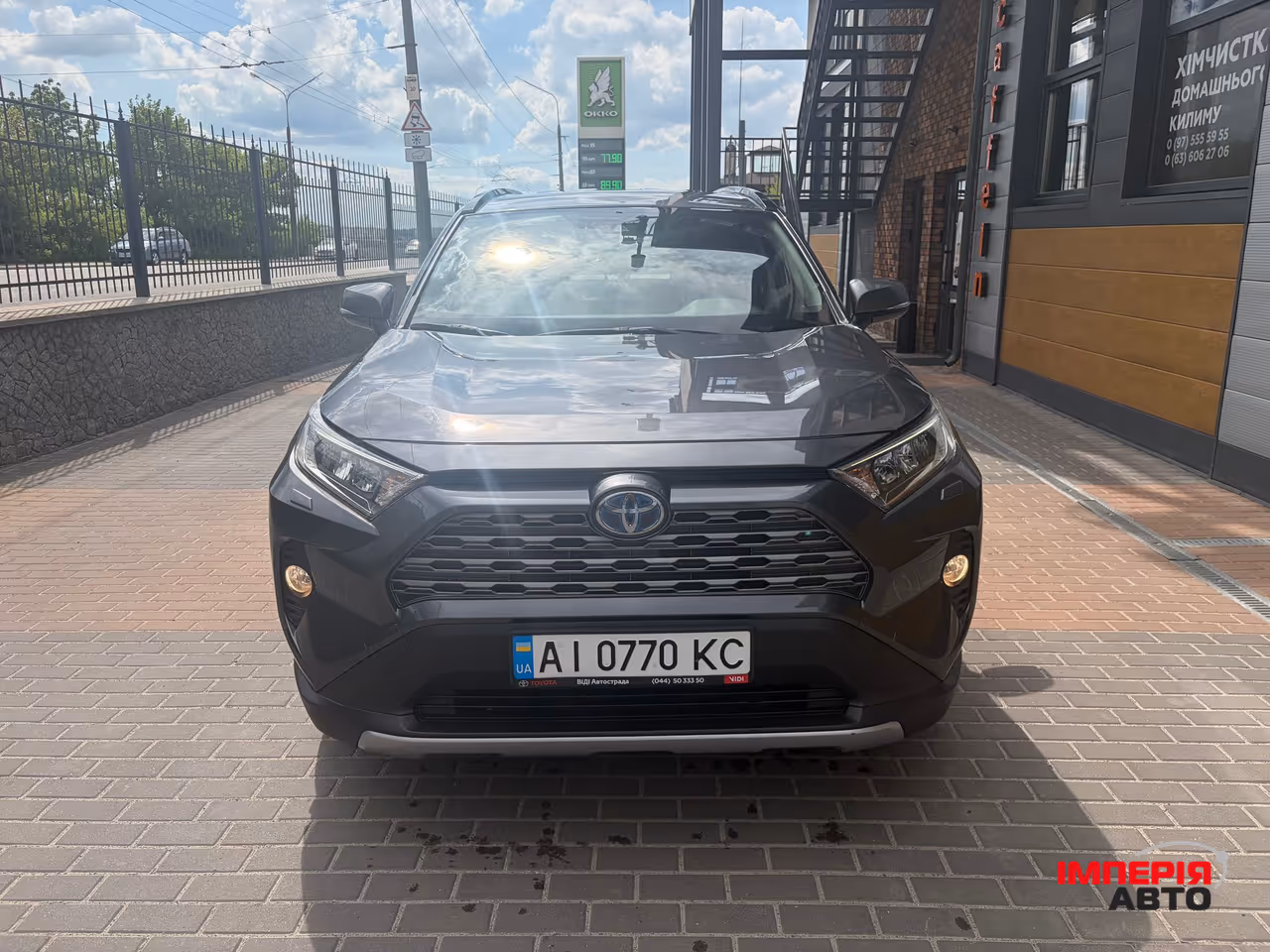 Toyota RAV4 - фото 1