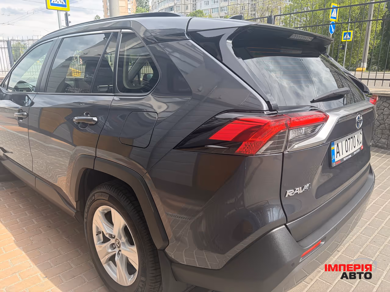 Toyota RAV4 - фото 5