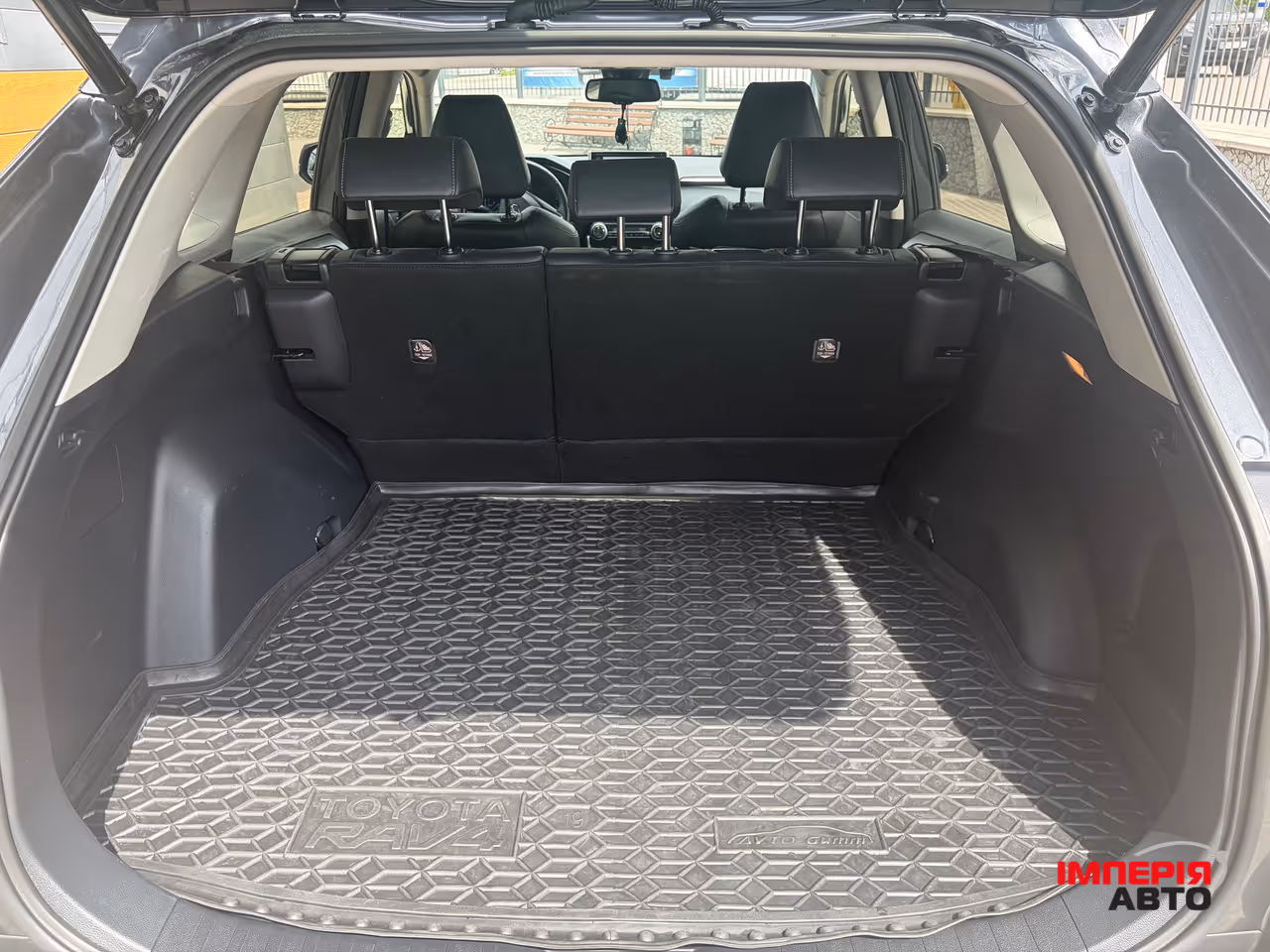 Toyota RAV4 - фото 9