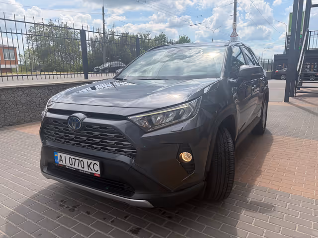 Toyota RAV4 - фото 2