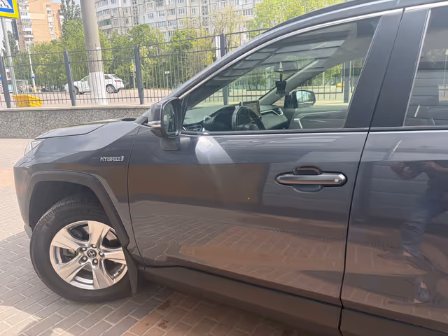 Toyota RAV4 - фото 4