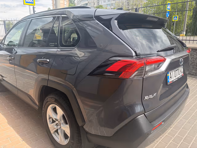 Toyota RAV4 - фото 5