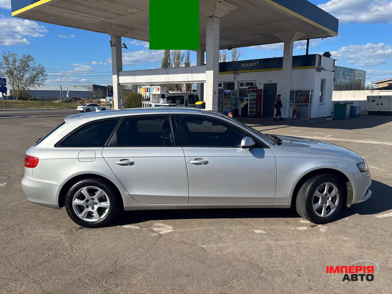 Audi A4 - фото 4