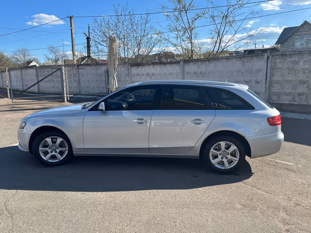 Audi A4 - фото 3