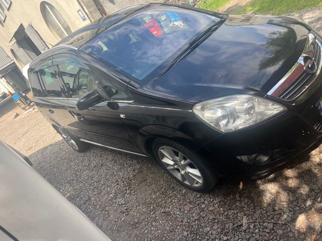 Opel Zafira - фото 1
