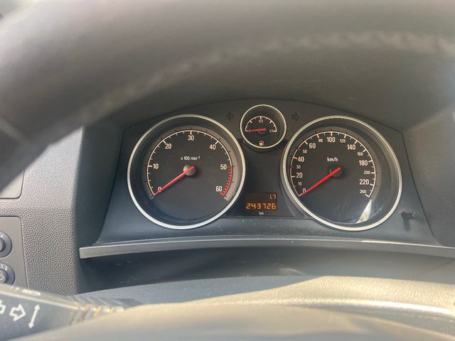 Opel Zafira - фото 2