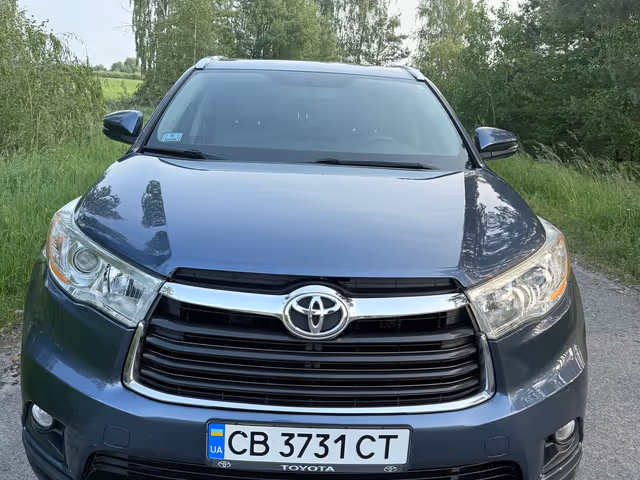 Toyota Highlander - фото 1