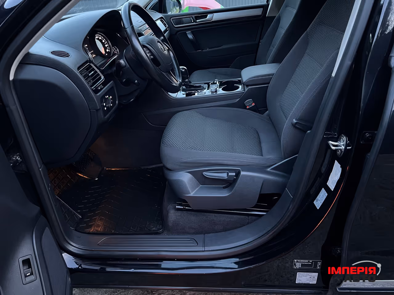 Volkswagen Touareg - фото 14
