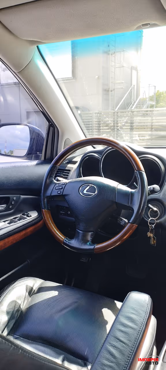 Lexus RX - фото 4