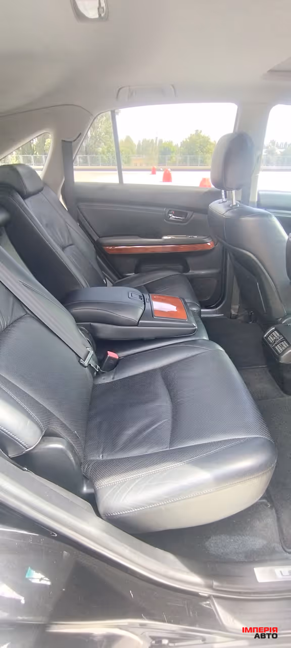 Lexus RX - фото 12