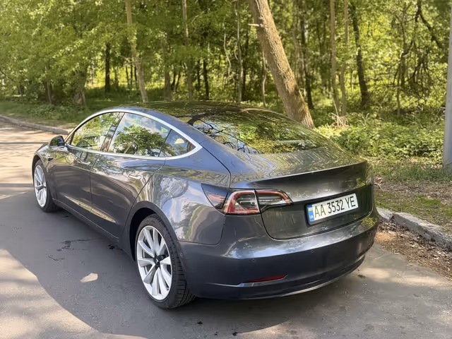 Tesla Model 3 - фото 5