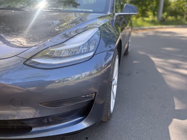 Tesla Model 3 - фото 3
