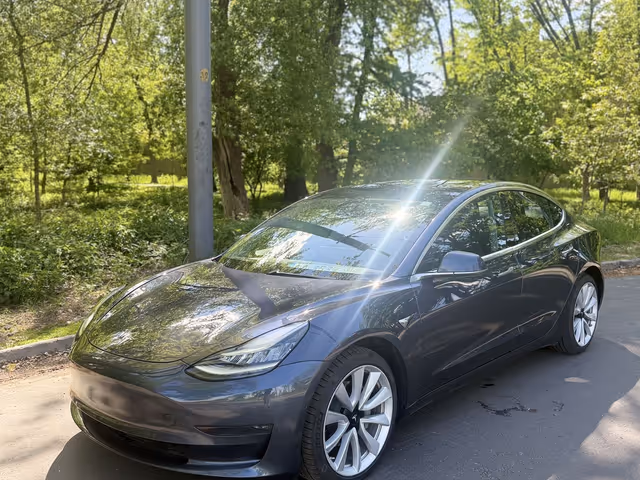Tesla Model 3 - фото 4