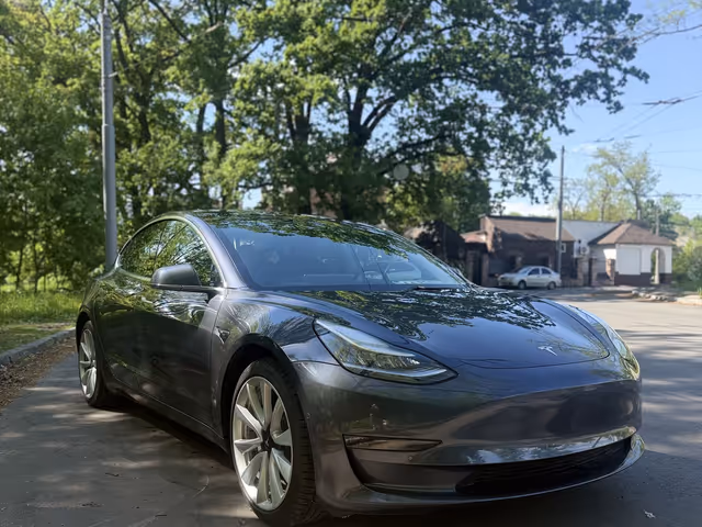 Tesla Model 3 - фото 2