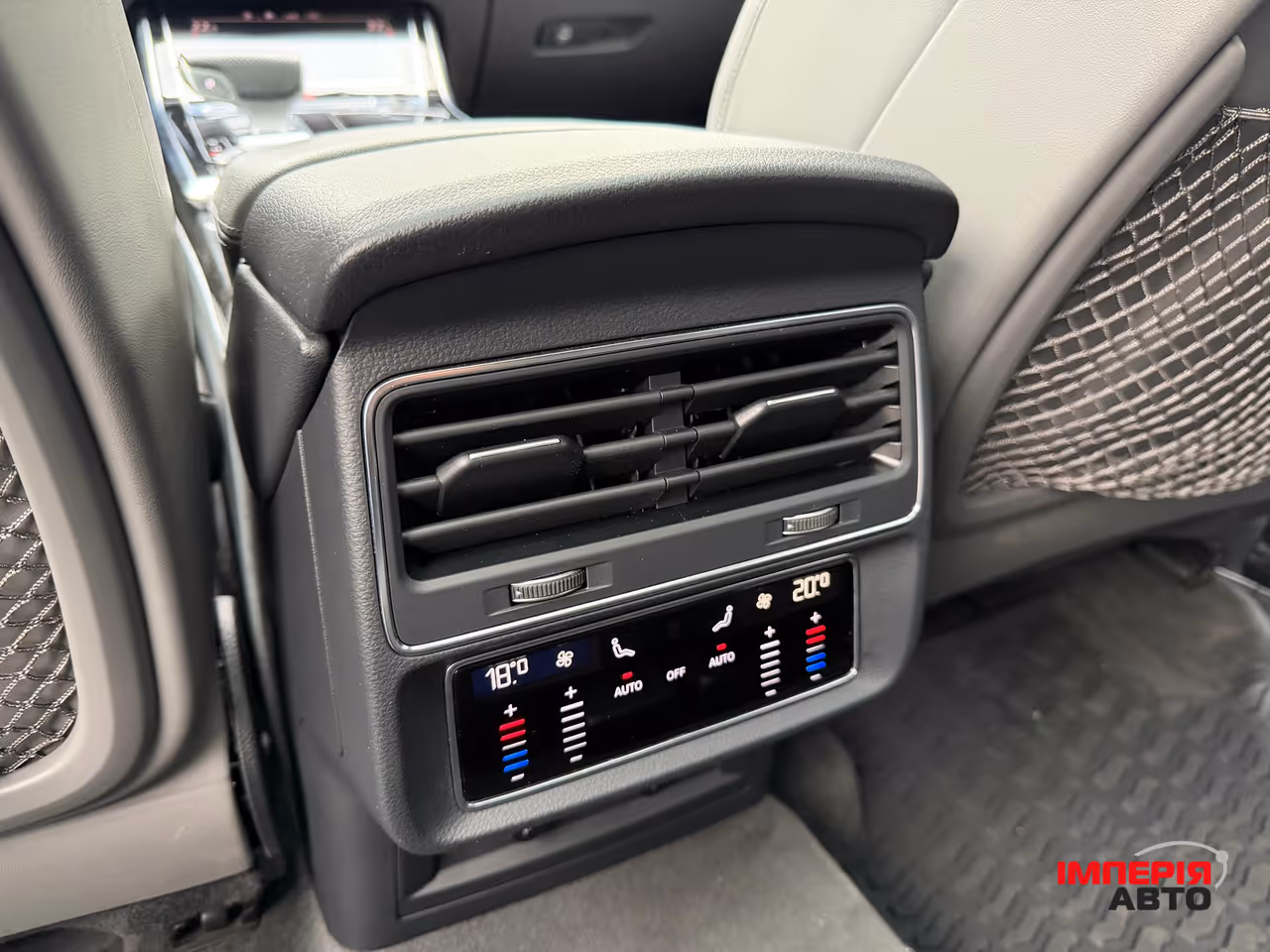 Audi Q8 - фото 12