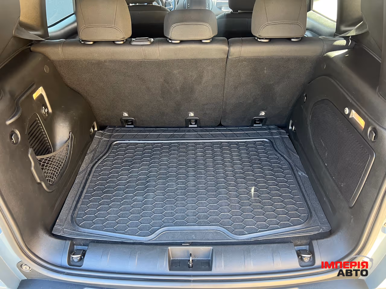 Jeep Renegade - фото 17