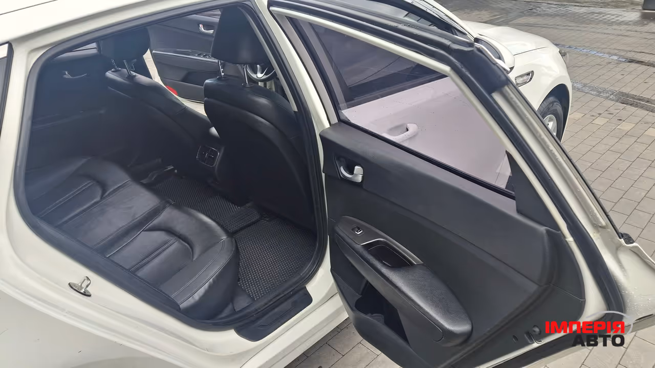 Kia K5 - фото 12