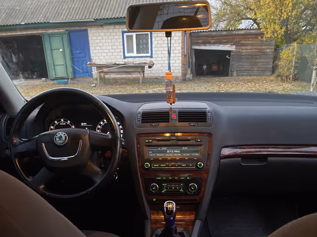 Skoda Octavia - фото 2