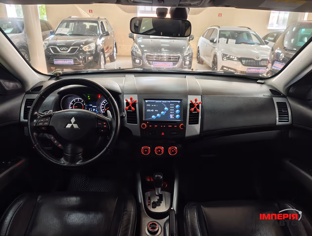 Mitsubishi Outlander - фото 10