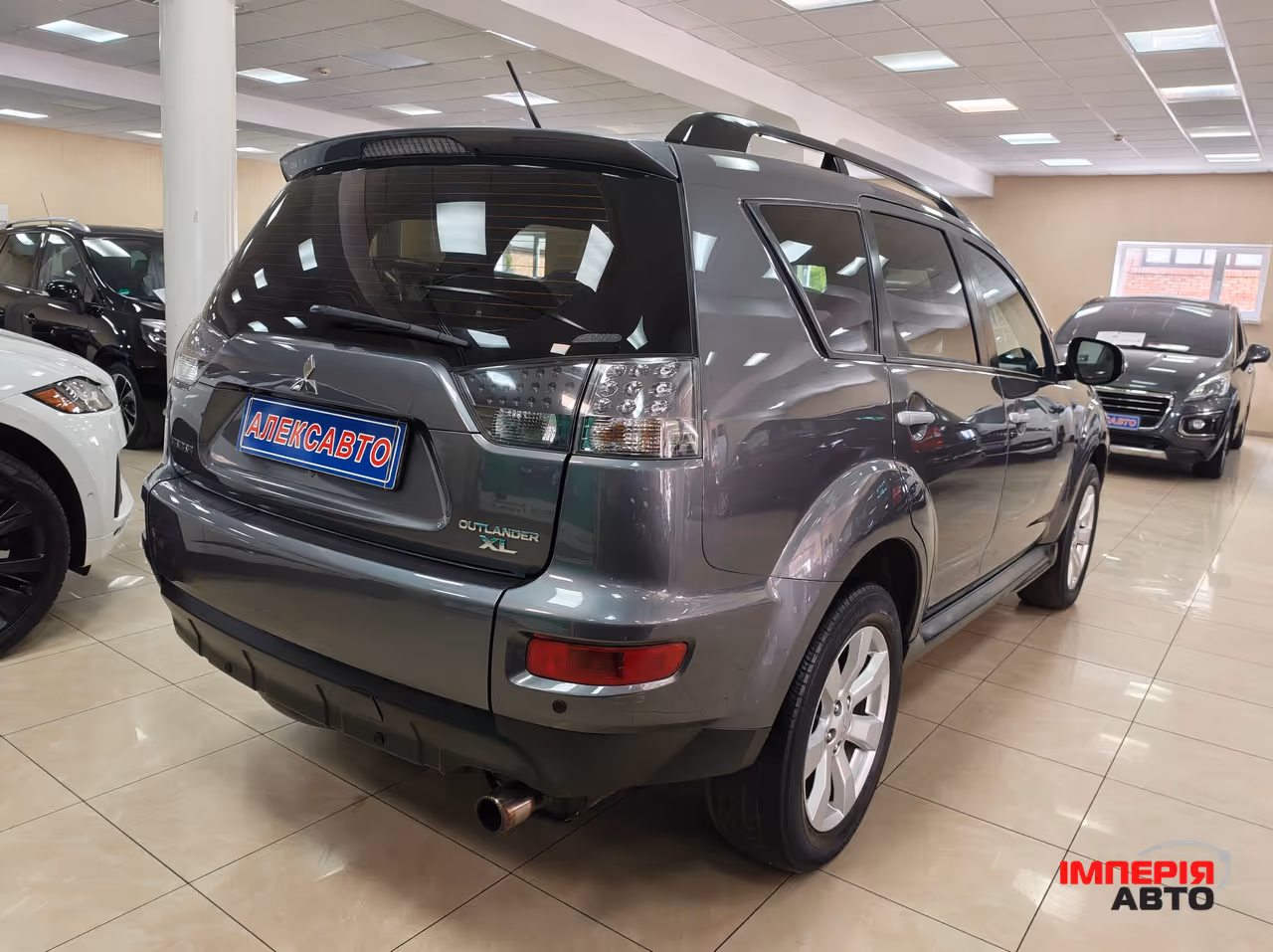 Mitsubishi Outlander - фото 3